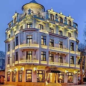 Royal *** Varna